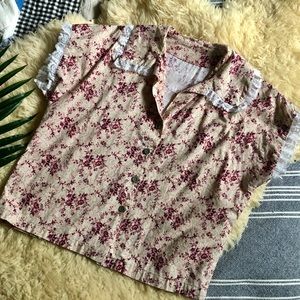 Vintage floral and lace top 🌾